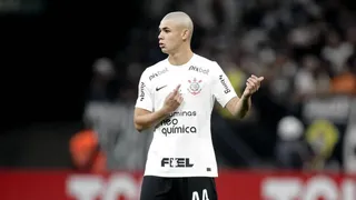 Barcelona volta a tentar contratação de meia do Corinthians