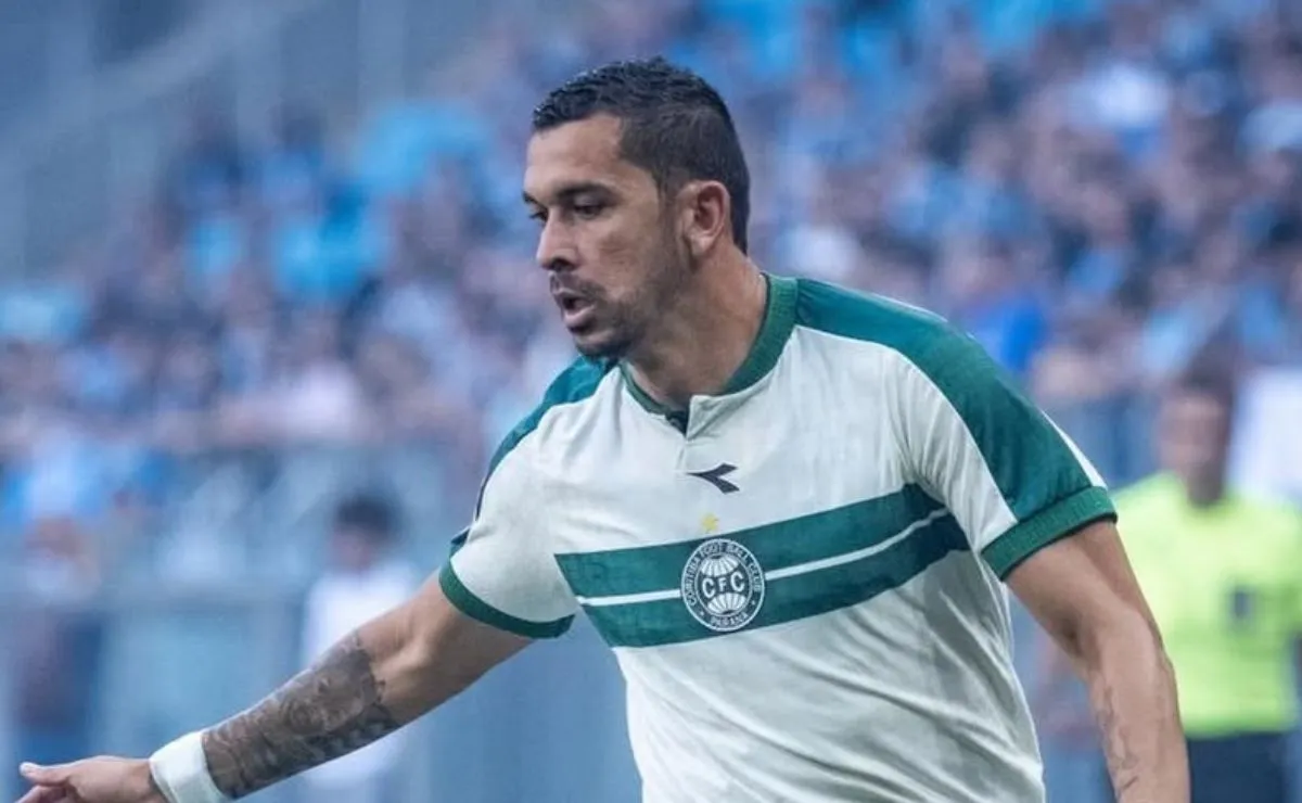 Bruno Melo durante partida do Coritiba contra o Grêmio pelo Brasileirão