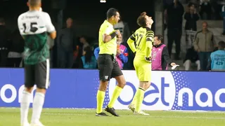 Goleiro falha quatro vezes, Coritiba é goleado pelo Bahia e se afunda na lanterna; veja os gols