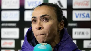 Em despedida, Marta pede que brasileiros não abandonem o futebol feminino