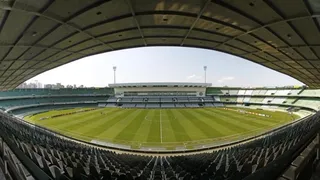 A uma semana da eleição, Coritiba empurra futuro com a barriga