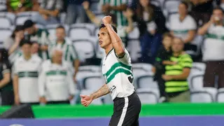 Em alta, Robson brinca com apelido, avalia fase artilheira e fala sobre renovação