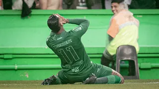 Alef Manga reestreia pelo Coritiba, marca e se emociona: “Quero fazer história”