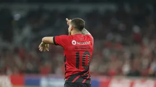 Terans avalia momento no Athletico e fala em qual posição prefere jogar