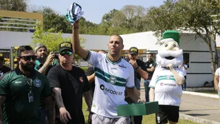O que a vinda de Slimani ao Coritiba tem a ver com camarões fritos