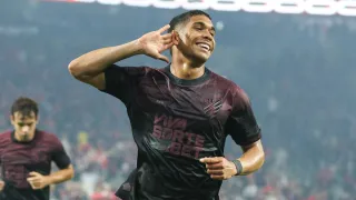 Athletico derruba técnico e faz clube cogitar volta do treinador mais velho do Brasil