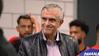 Petraglia viaja com a delegação do Athletico para jogo da Série B