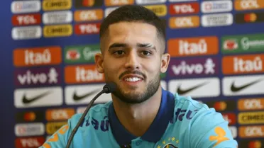 Alvo de gigantes, Yan Couto estende contrato com o Manchester City