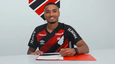 Athletico renova com atacante Leozinho; veja o tempo de contrato