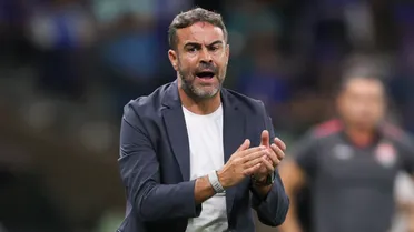 Ex-Athletico brilha com estreia de técnico no Cruzeiro e desencanta no Brasileirão