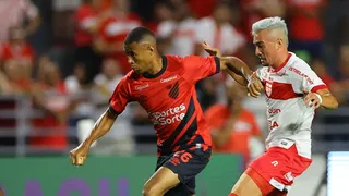 Volante do Athletico lamenta primeira derrota do ano e defende trabalho de Turra
