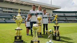 Coritiba oficializa renovação do meia Rafinha até 2022