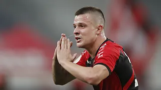 Decisivo, Renato Kayzer vai se firmando no Athletico e encerra jejum