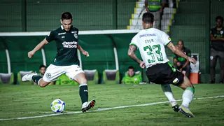 Goiás supera o América-MG em duelo de rebaixados do Brasileirão