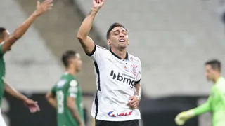 Corinthians bate o Goiás, embala e volta a sonhar com Libertadores