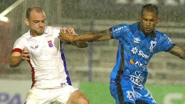 Paraná Clube leva gol polêmico do Azuriz, perde pênalti e entra na zona de rebaixamento