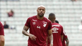 Athletico: Thiago Heleno volta de suspensão; trio de convocados é dúvida