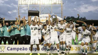 Encaminhado no Coritiba, Fábio Matias foi eliminado pela base do clube em semifinal; relembre