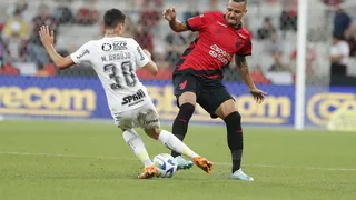 Athletico deve manter três zagueiros contra o Alianza Lima; veja o provável time