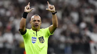CBF reconhece erro do VAR em lance de mão na bola em Corinthians x Grêmio; veja o vídeo
