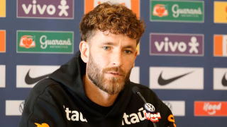 Na seleção, Léo Pereira se emociona ao lembrar decisão de clube de Curitiba