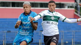 Atacante marca e leva vermelho, mas Coritiba reduz prejuízo contra o Azuriz na Taça FPF