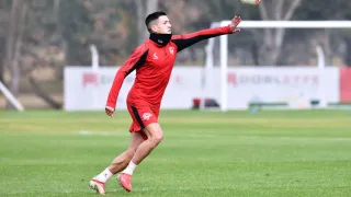 Athletico tem interesse em lateral do Estudiantes, mas enfrenta concorrência pesada