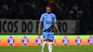 Fernandinho se lesiona e desfalca o Athletico contra o Atlético-MG