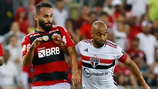 Michel Araújo pede desculpas por pênalti cometido no São Paulo e Lucas Moura o absolve