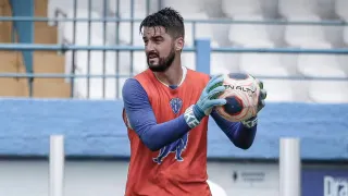 Coritiba acerta com ex-goleiro do Paraná para suprir a saída de Luan Polli