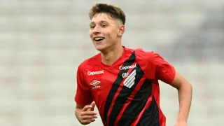 Promessa do Athletico, com multa de mais de R$ 350 milhões, é convocada para a seleção sub-17