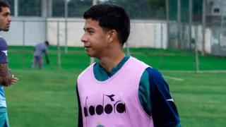 “Nem nos recebeu”: Coritiba notifica promessa que não voltou das férias