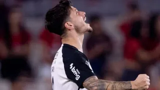 Decisivo, Garro detona gramado do Athletico e faz apelo à CBF: “Muito difícil”