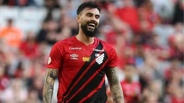 Athletico perde para o líder Botafogo e chega a nove jogos sem vencer na Série A