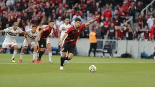 Athletico bate São Paulo em jogo-chave no início do returno do Brasileirão