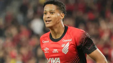 Pressionado, Athletico muda para visitar o Vila Nova; veja as escalações