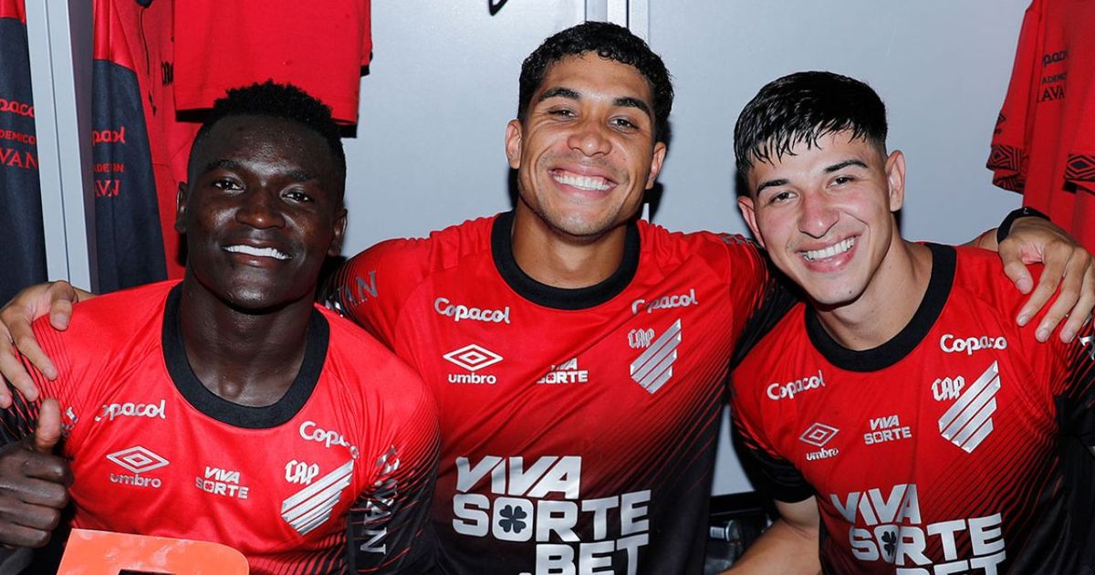 Athletico renova contrato com um dos destaques do Brasileirão