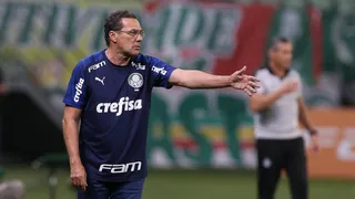 Continua animada a dança dos técnicos no futebol
