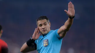 Entenda por que a CBF não divulgou áudio do VAR em expulsão de goleiro do São Paulo