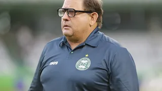 Técnico do Coxa pede calma e lateral reconhece má fase: “Torcedor está p…”