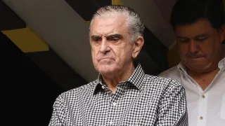 Coritiba encaminha contratacão de ex-Athletico marcado por polêmica com Petraglia