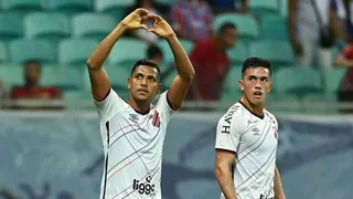 Com Khellven de garçom, Athletico vira contra o Bahia e chega a 10 jogos sem perder