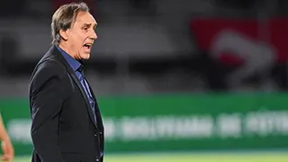 Técnico de rival do Athletico na Libertadores deixa cargo após derrota e ameaças
