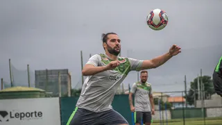 Coritiba perde Léo Gamalho para duelo contra o Santos; veja o provável time
