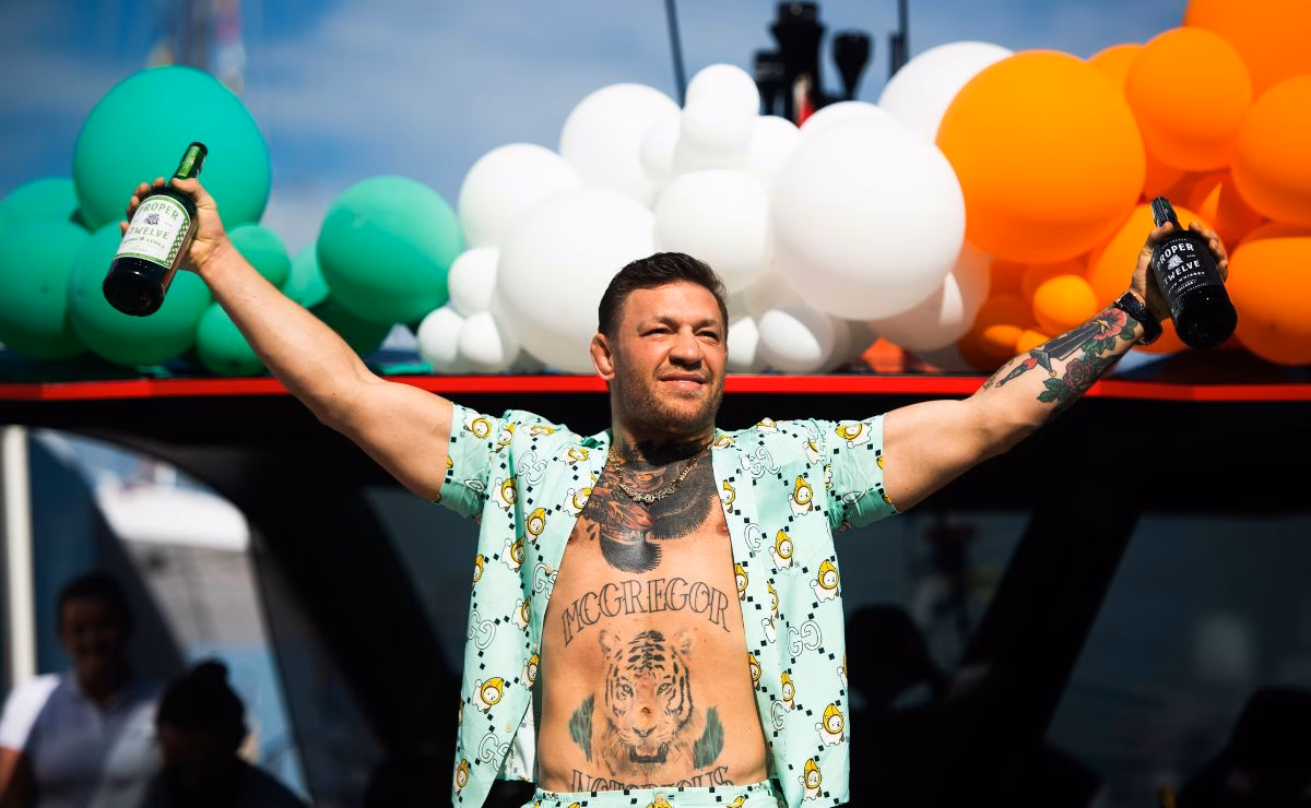Conor McGregor exibindo estilo de vida luxuoso
