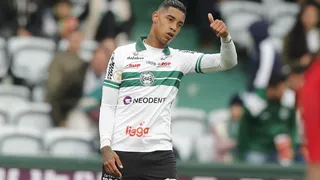 Coritiba negocia e acerta permanência de Alef Manga por mais tempo