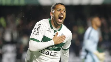 Coritiba dispara na liderança da Série B e fica perto do acesso