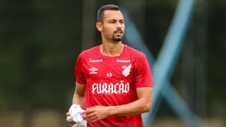 Após 100 dias de suspensão, Athletico inicia temporada sem patrocínio máster