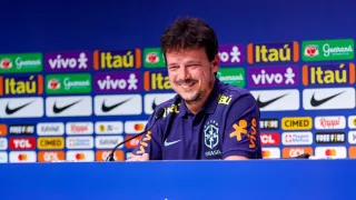 CBF anuncia data da primeira convocação de Diniz na seleção brasileira