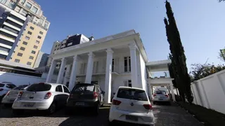 Mansão em bairro nobre de Curitiba terá sofisticada casa de poker